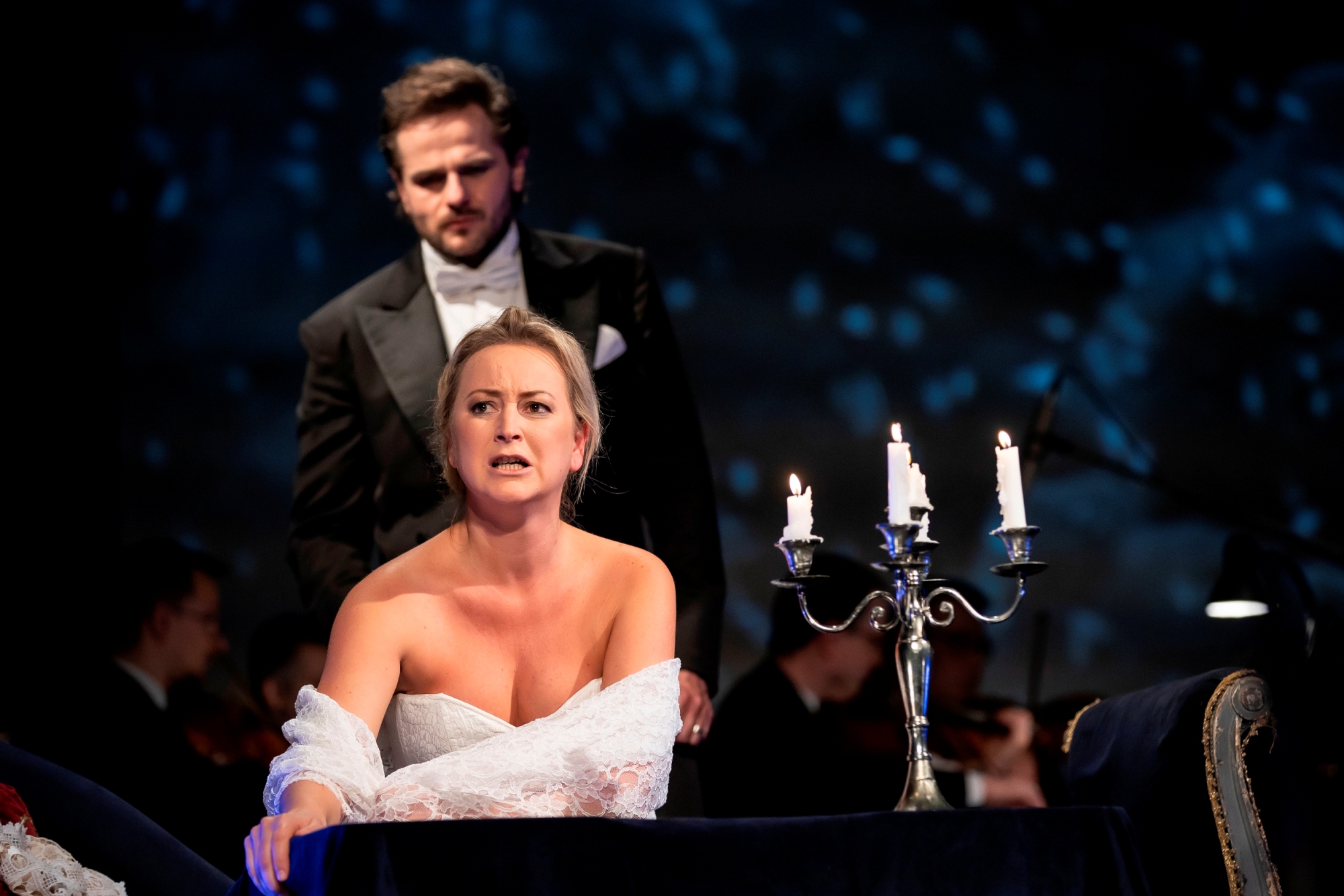 Jedinečné spojenie opery a činohry la traviata – dáma s kaméliami v online premiére
