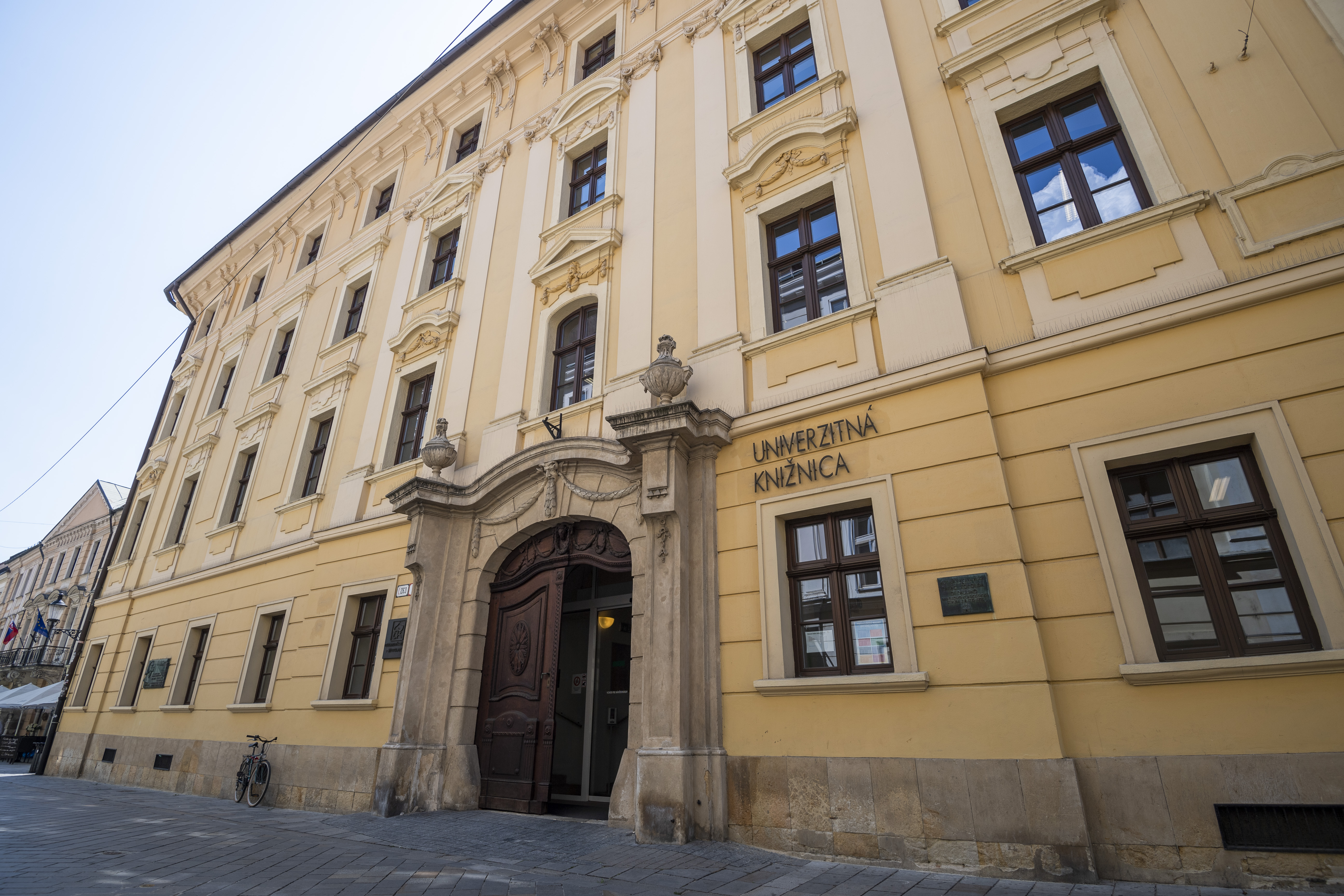 Pozvánka na vedeckú konferenciu vysielanú online z Univerzitnej knižnice v Bratislave pri príležitosti pamätného dňa SR – Deň samizdatu