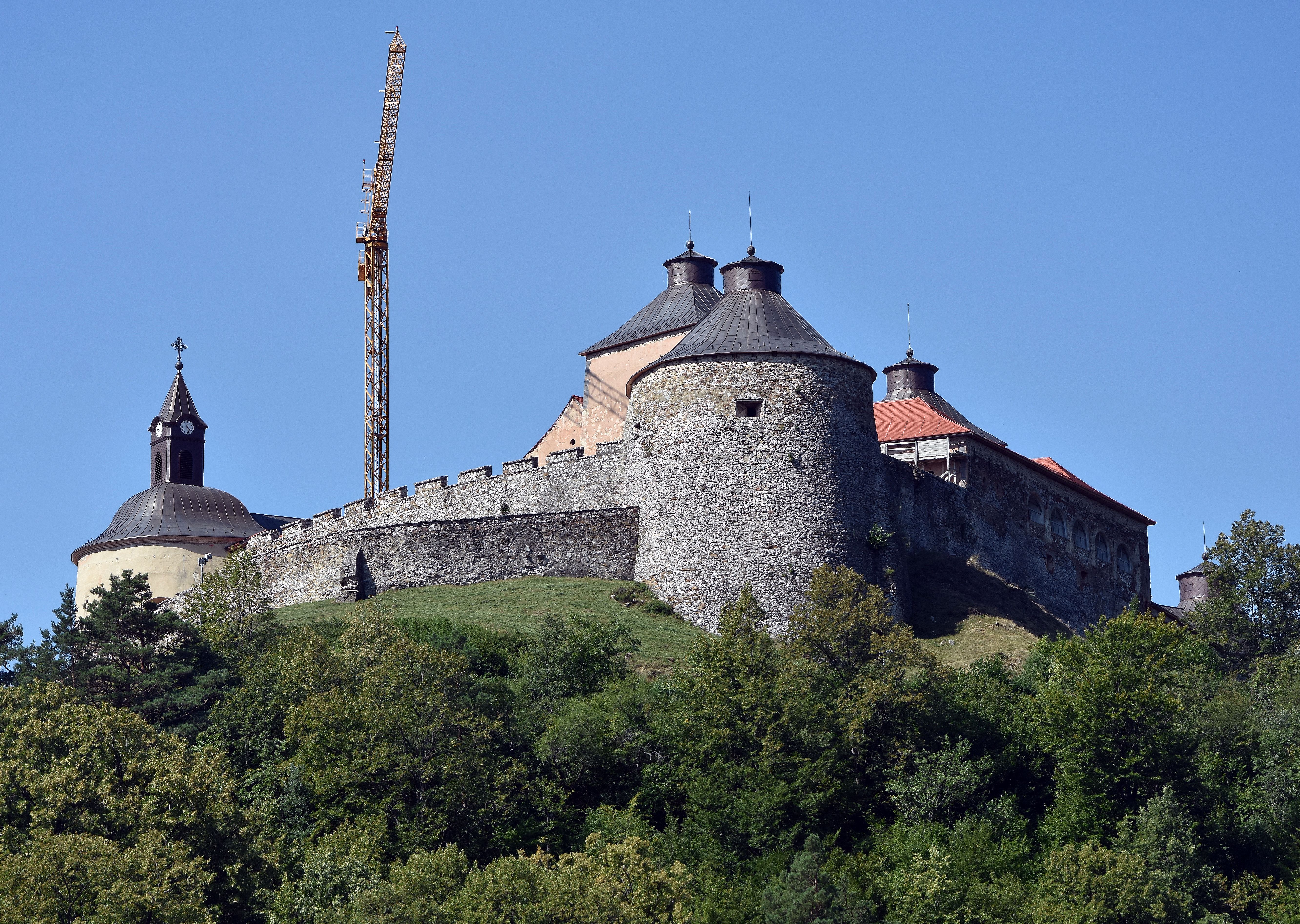 Demontáž vežového žeriava z hradu Krásna Hôrka