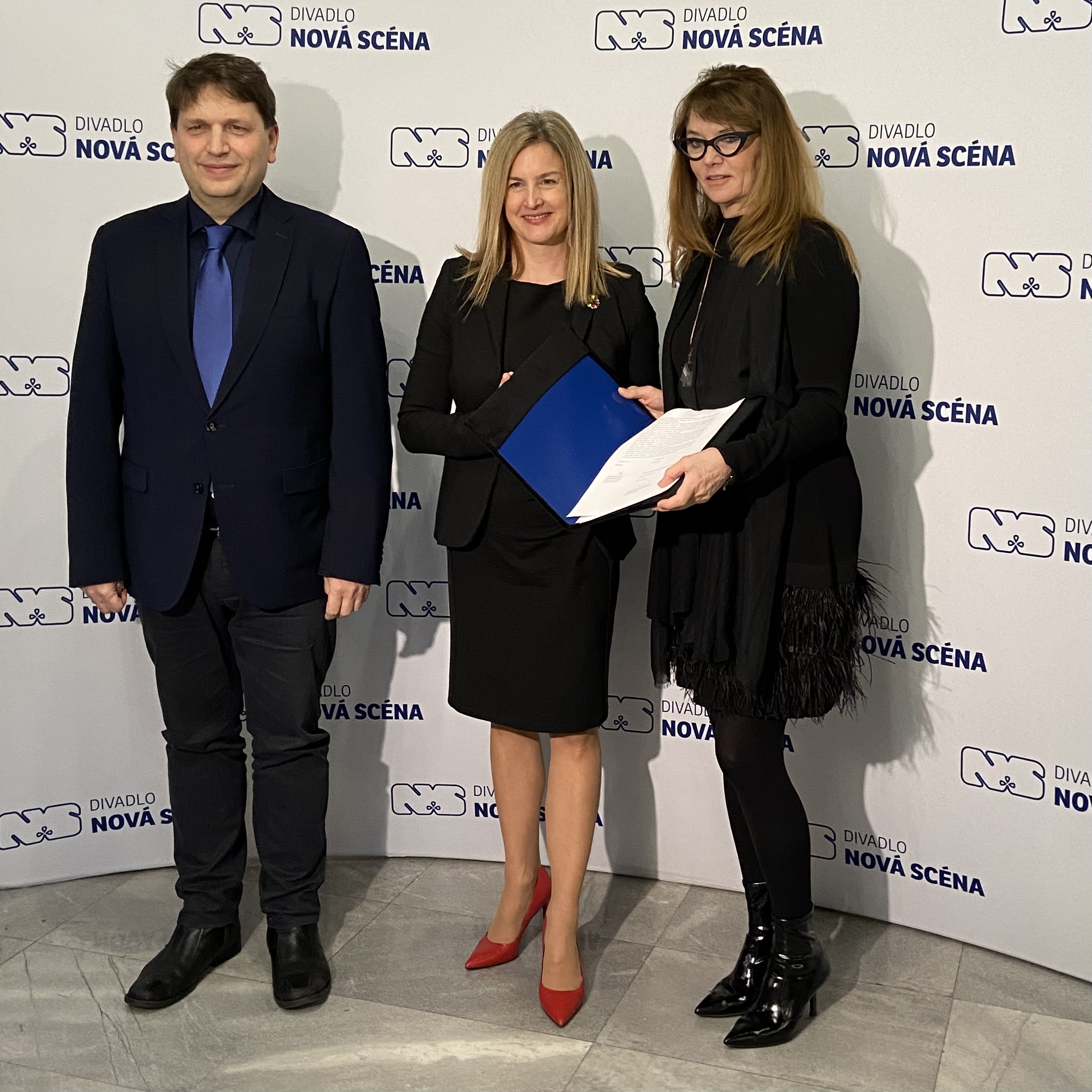 Vianočný darček pre legendárne Divadlo Nová scéna aj jej návštevníkov