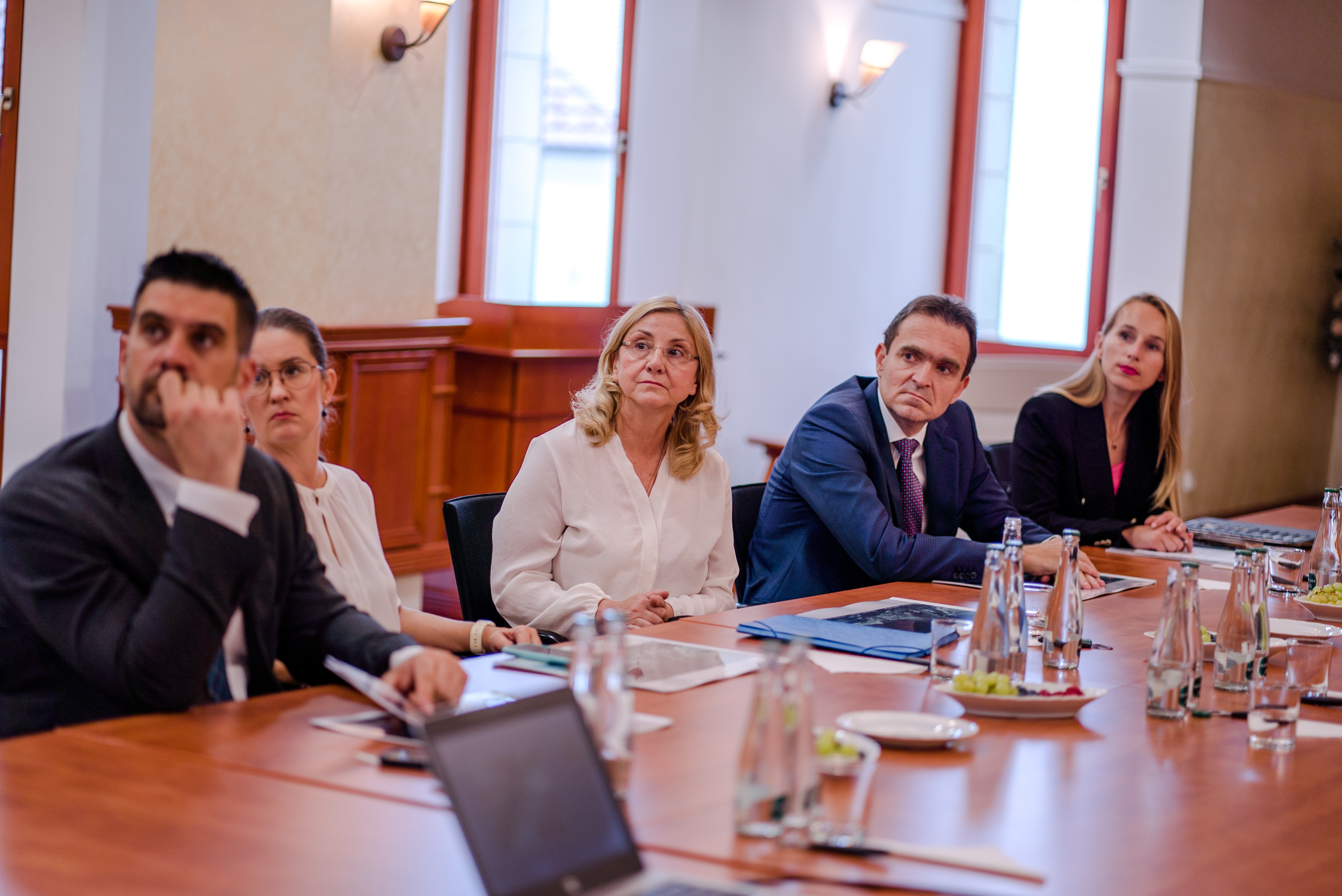 Stretnutie premiéra SR Ľudovíta Ódora, ministerky kultúry SR Silvie Hroncovej s tímom Kreatívneho inštitútu Trenčín
