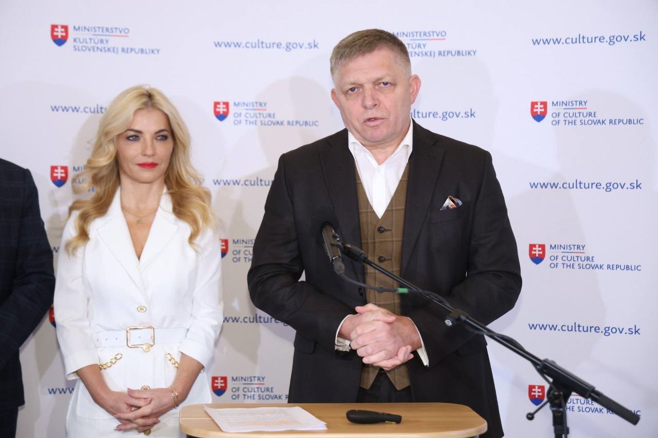 Predseda vlády R. Fico vyjadril podporu ministerke kultúry M. Šimkovičovej, ocenil jej kroky smerom k slovenskej národnej kultúre