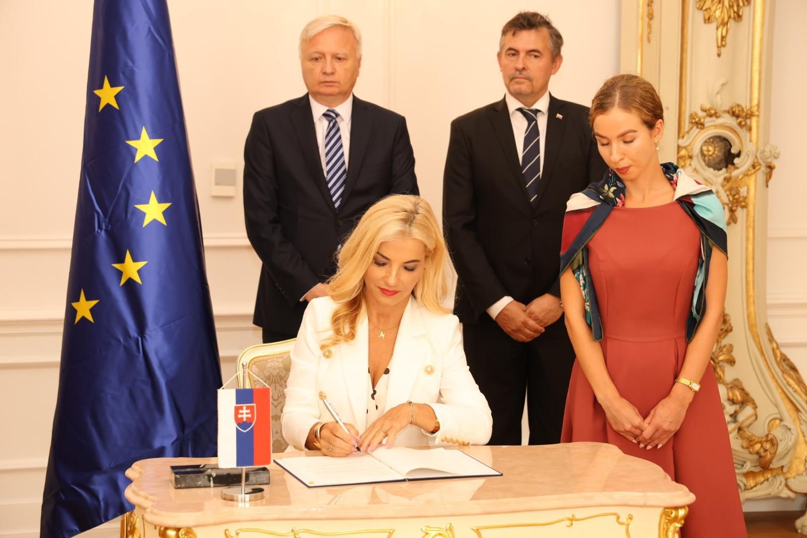 Ministerka kultúry M. Šimkovičová podpísala memorandum o porozumení s ministrom kultúry a vzdelávania Spojených arabských emirátov šejkom Salemom bin Khalidim Al Qassimim  