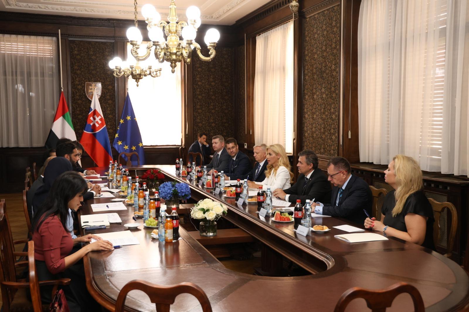 Na Slovensko pricestoval minister kultúry Spojených arabských emirátov, J. E. šejk Salem bin Khalid Al Qassimi. S ministerkou kultúry Martinou Šimkovičovou podpíše memorandum o porozumení v oblasti vzájomnej kultúrnej spolupráci