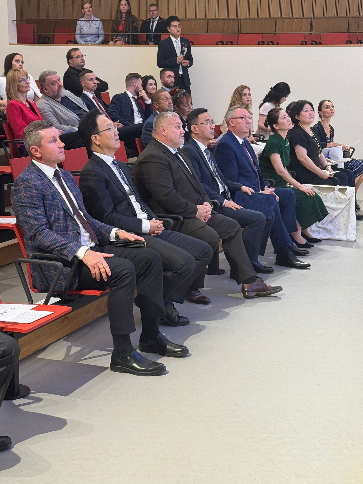 Štátni tajomníci Mário Maruška a Tibor Bernaťák sa zúčastnili na slávnostnom uvedení dokumentárneho seriálu L.E. Hudec v Slovenskej národnej galérii
