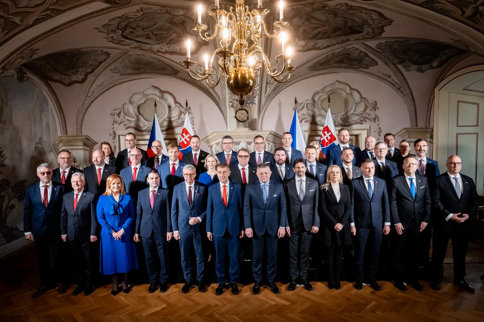 Spoločné rokovanie vlád SR a ČR povedie k posilneniu kultúrnej spolupráce, Slovensko a Česko podpísalo aj Memorandum o umeleckej spolupráci Slovenskej filharmónie a Českej filharmónie