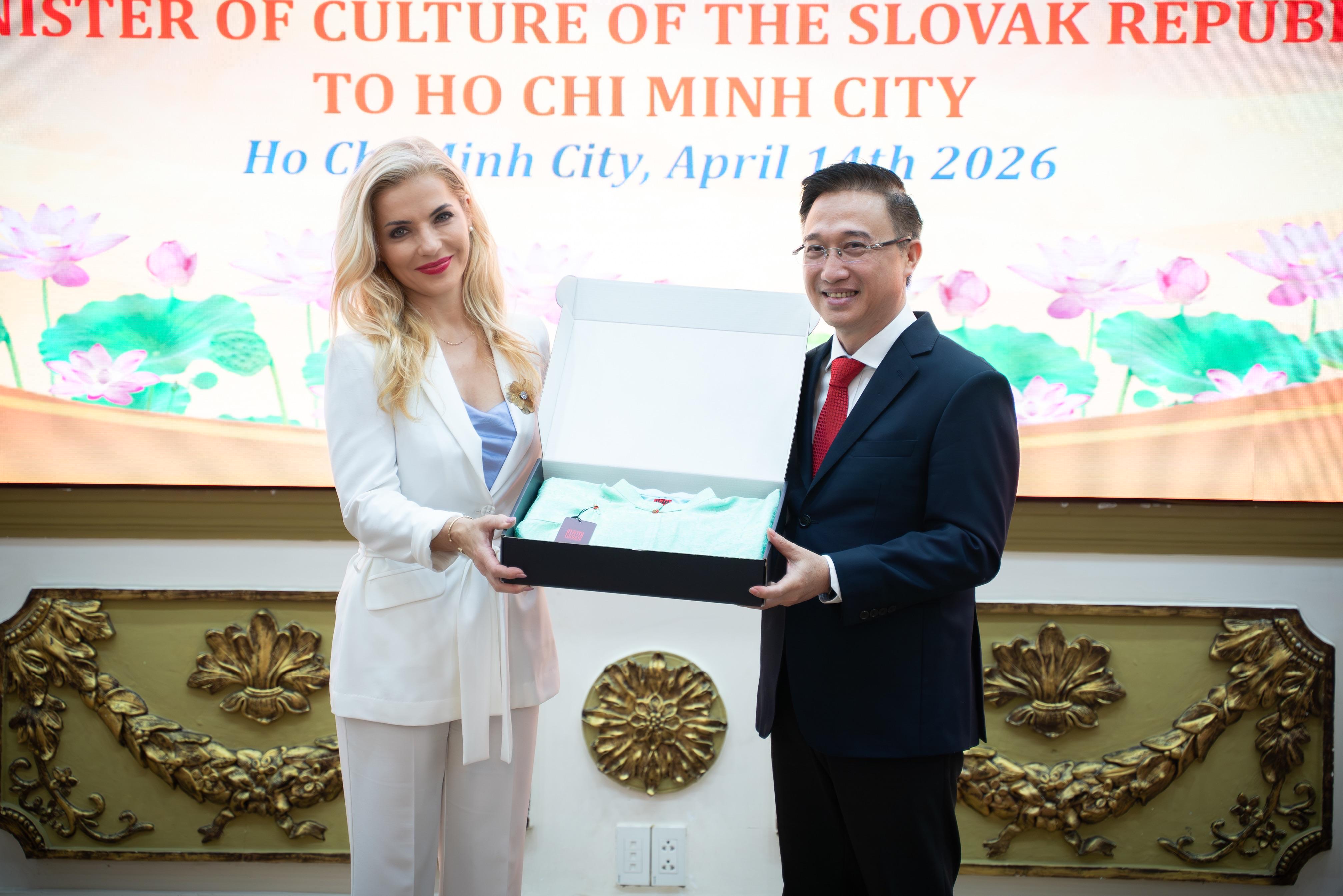 Ministerka kultúry SR Martina Šimkovičová pokračuje v pracovnej ceste Vietnamu v Hočiminovom Meste