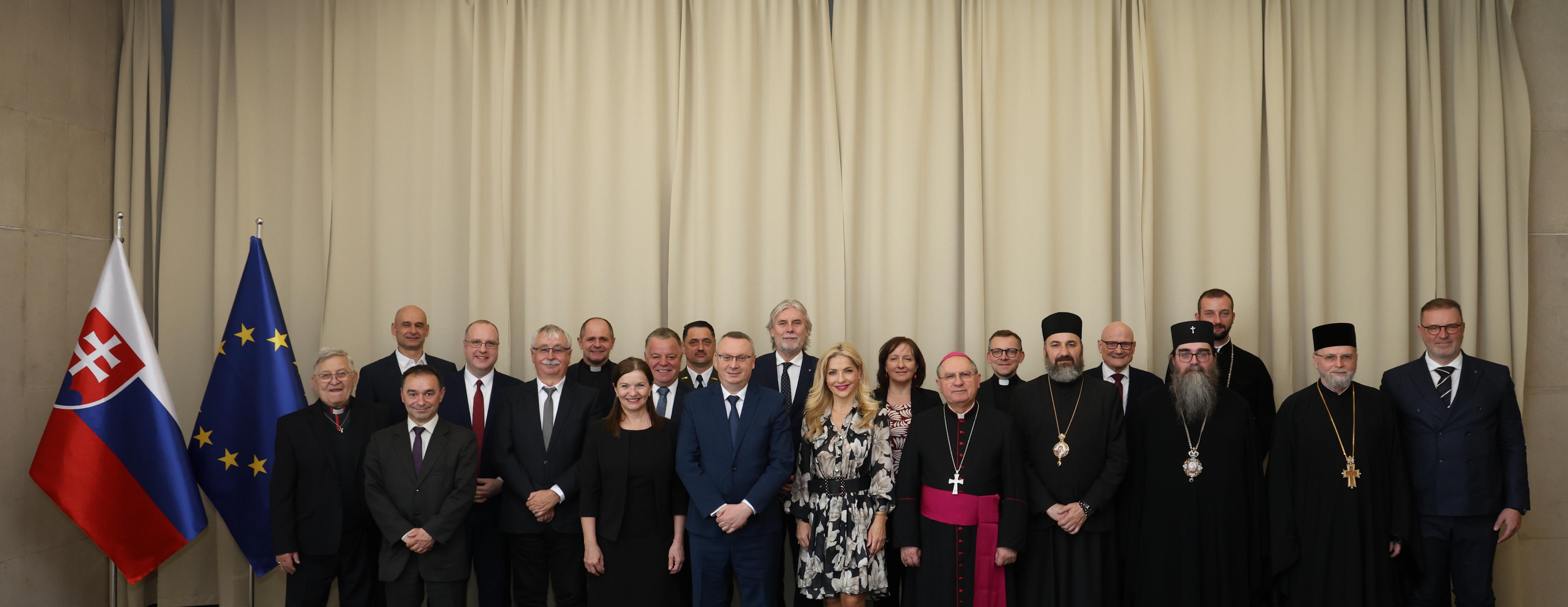 Ministerka kultúry SR Martina Šimkovičová a štátny tajomník MK SR Tibor Bernaťák absolvovali pracovný obed so zástupcami cirkví a náboženských spoločností