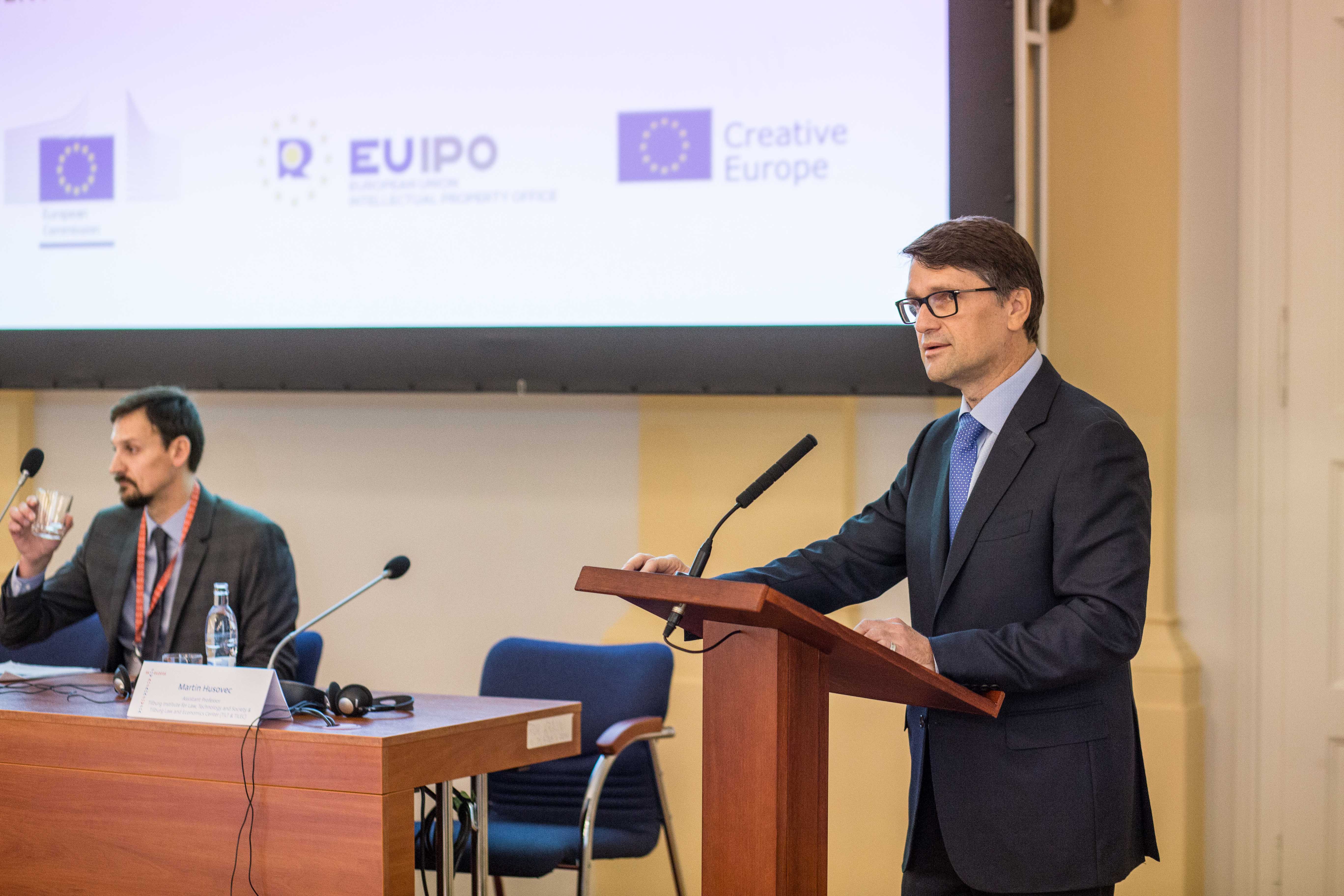 Marek Ma´darič počas úvodného príhovoru. Foto: Katarína Acél - Gáliková