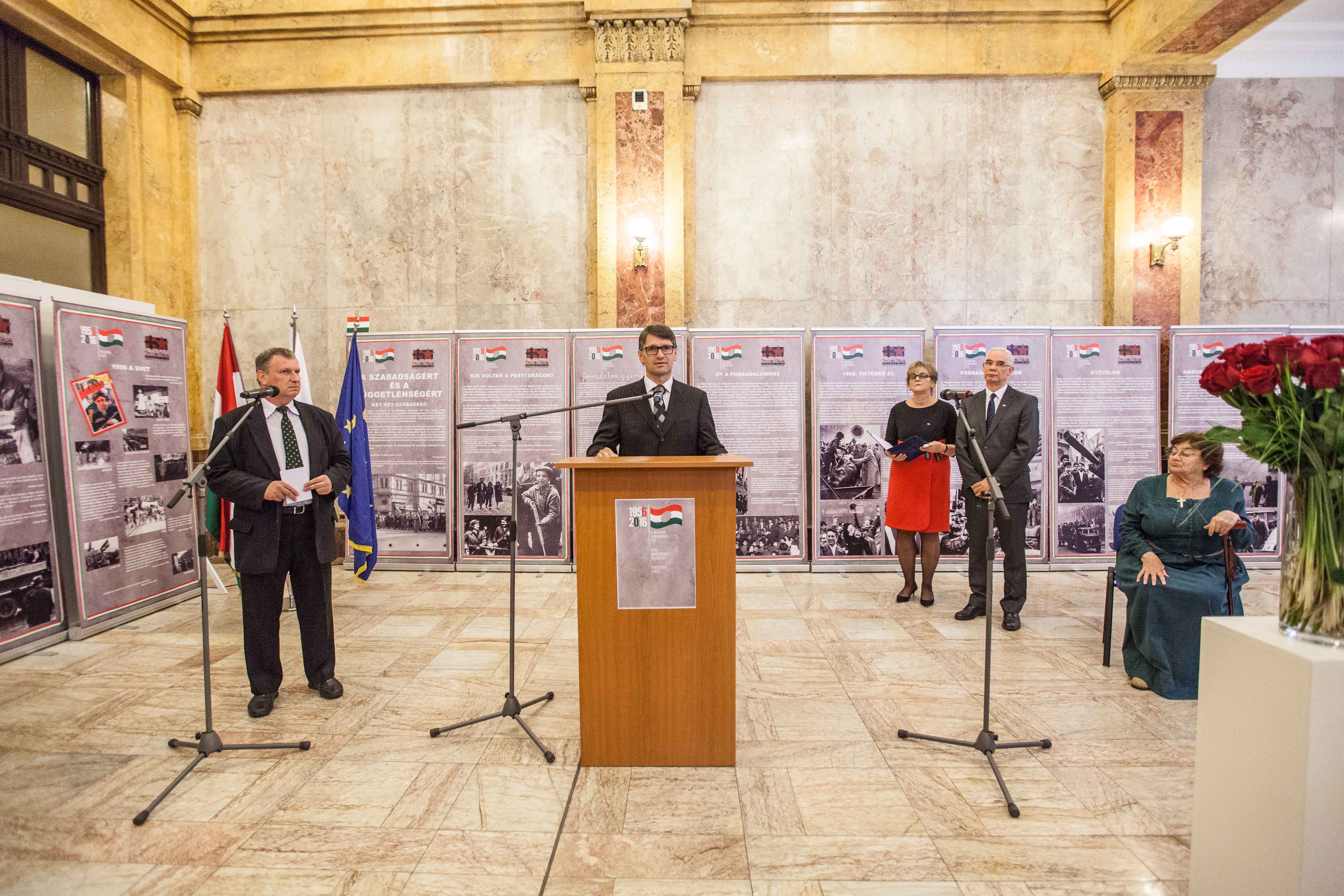 Vernisáž výstavy pri rpíležitosti 60. výročia revolúcie v Maďarsku Foto: Katarína Acél - Gáliková