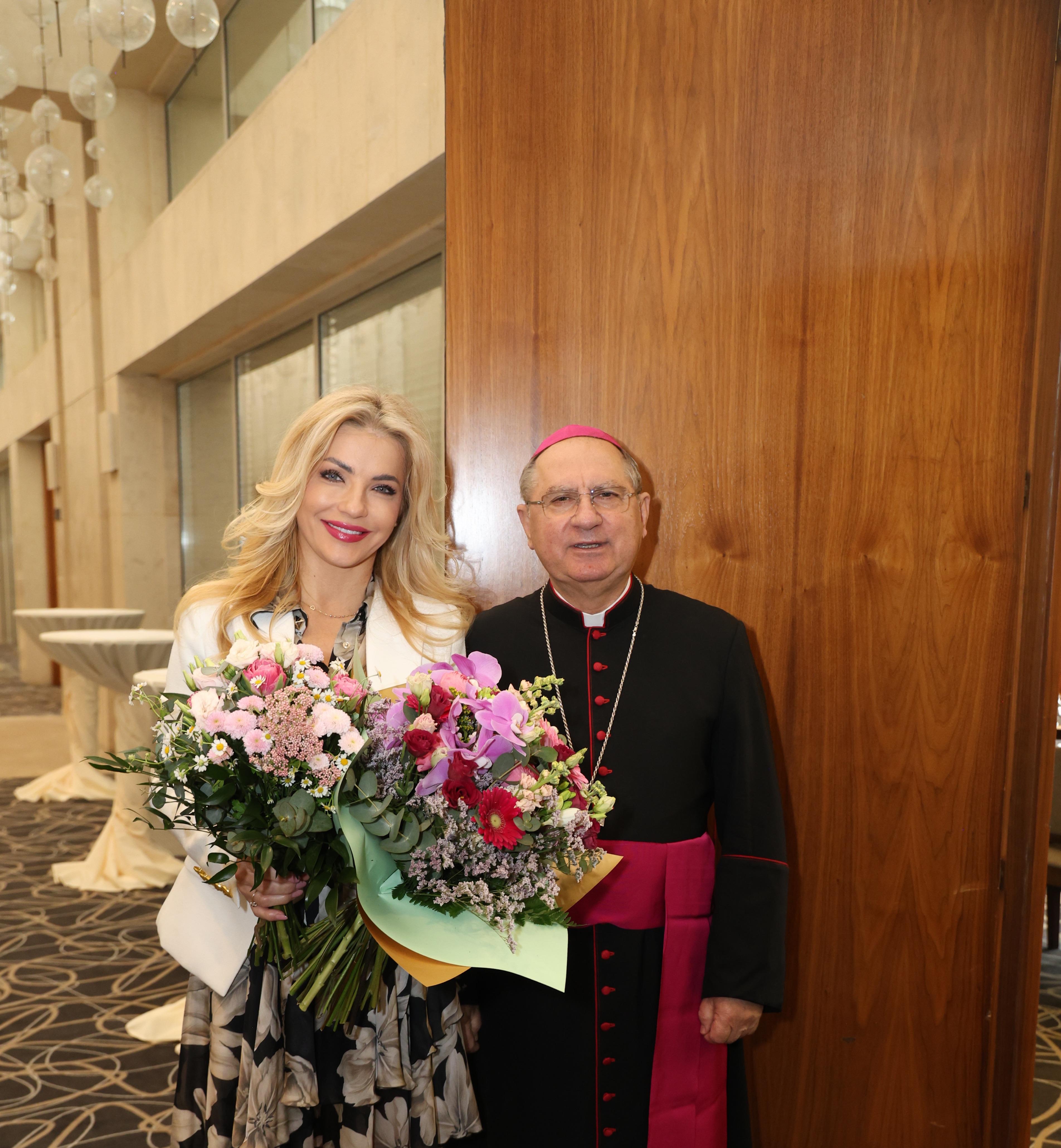 Martina Šimkovičová a Bernard Bober. Ministerka kultúry sa stretla s arcibiskupom. Niektorí veriaci to s pochopením neprijali.